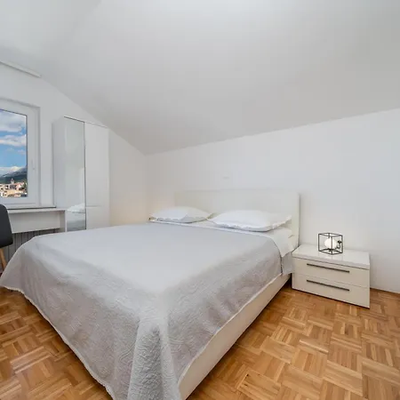Ana Apartmán *